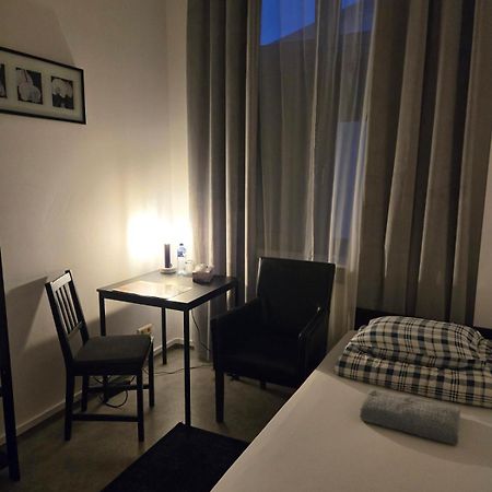 Pinto Guest Rooms Варшава Экстерьер фото