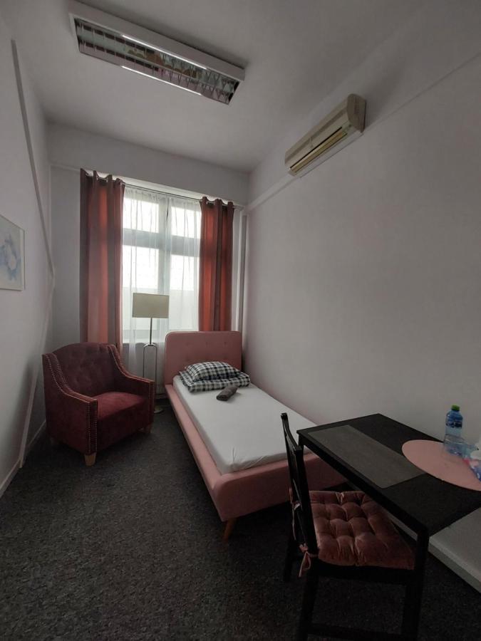Pinto Guest Rooms Варшава Экстерьер фото