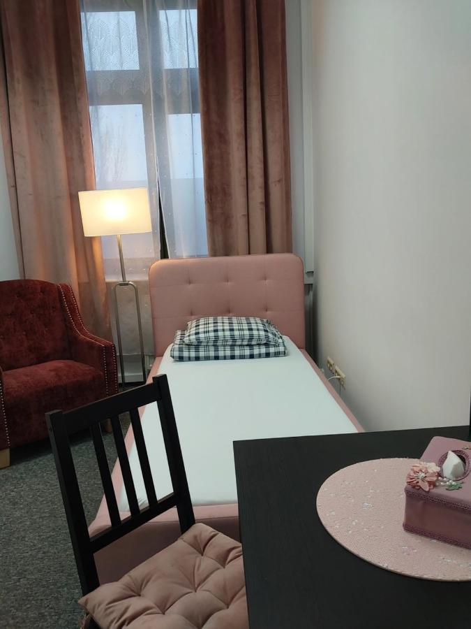 Pinto Guest Rooms Варшава Экстерьер фото