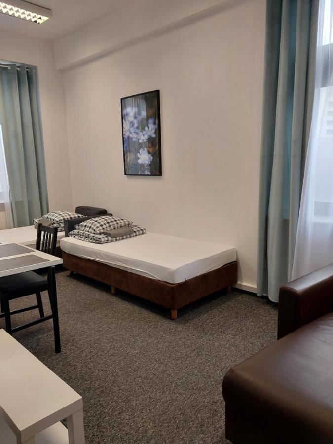 Pinto Guest Rooms Варшава Экстерьер фото