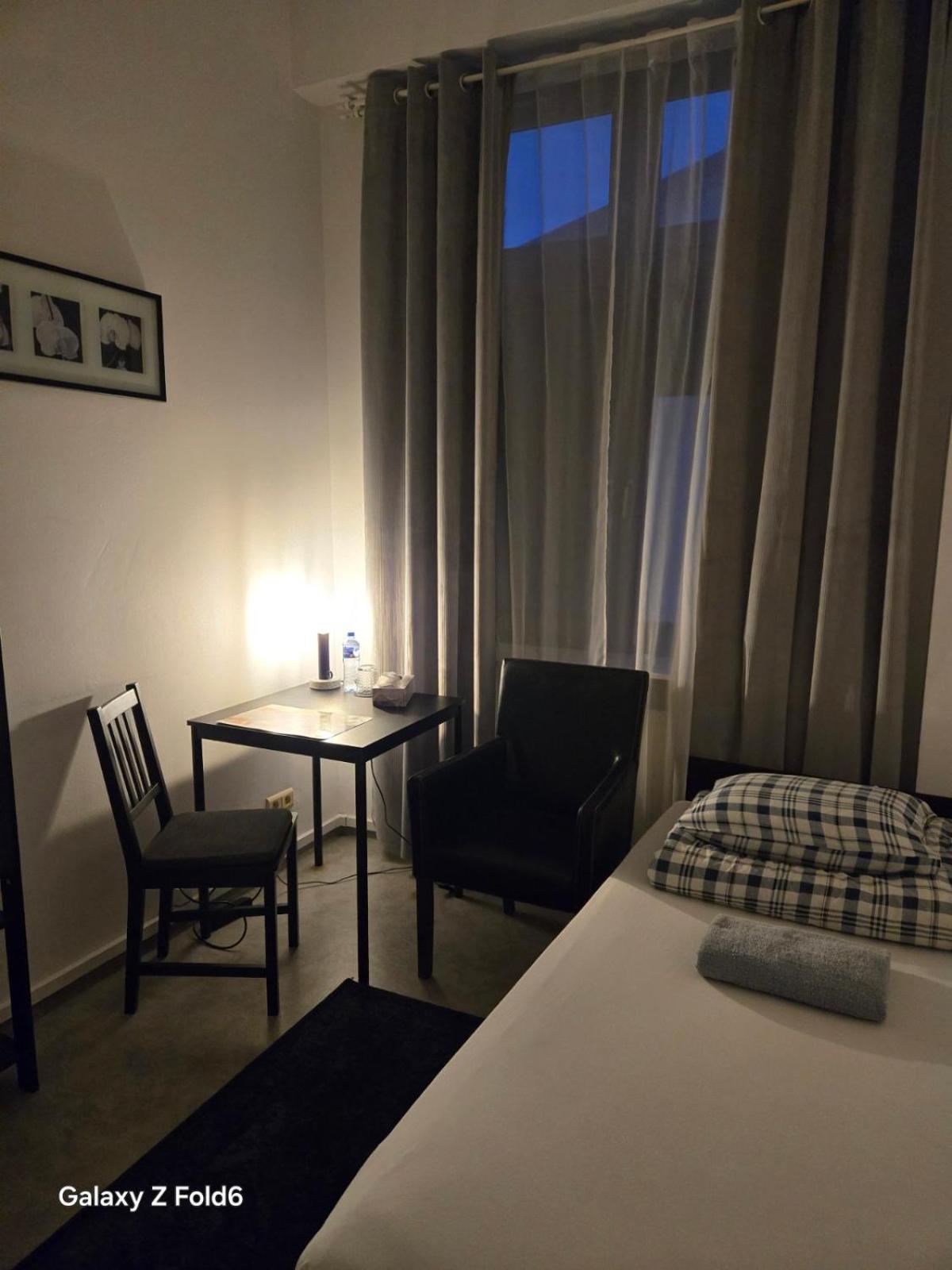 Pinto Guest Rooms Варшава Экстерьер фото