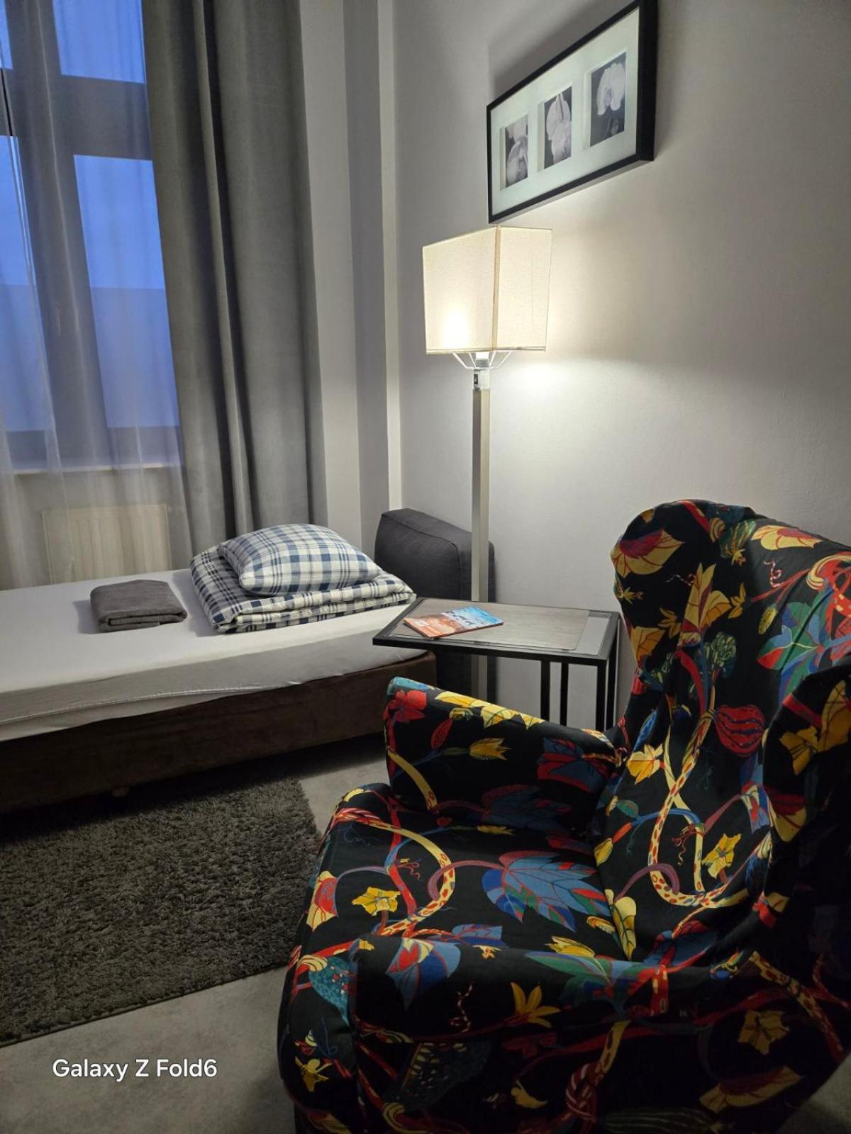 Pinto Guest Rooms Варшава Экстерьер фото