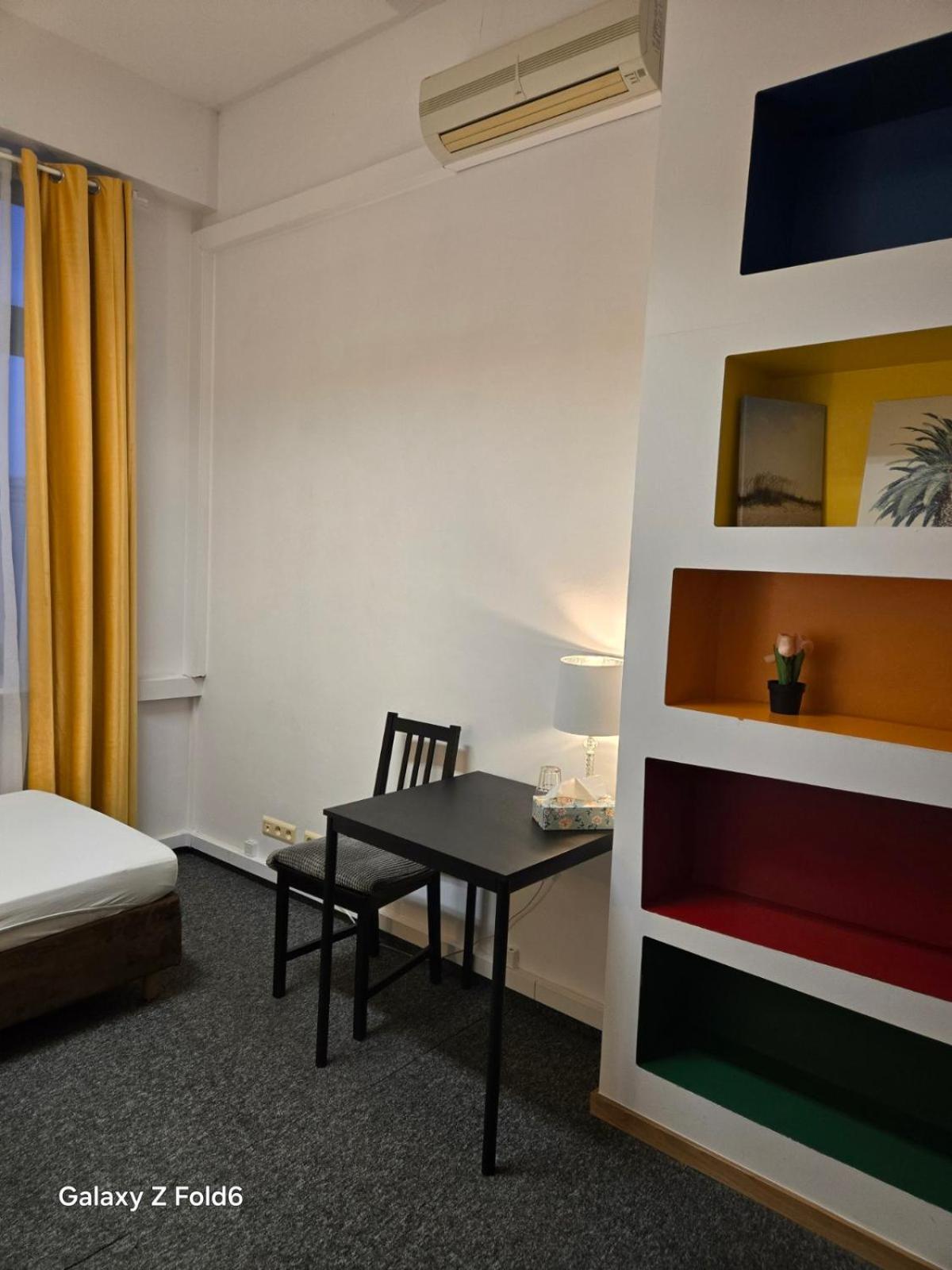 Pinto Guest Rooms Варшава Экстерьер фото